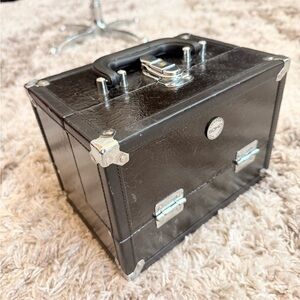 London SoHo NewYork Portable Beauty/Makeup/Cosmetic/Jewelry Train Case/Organizer